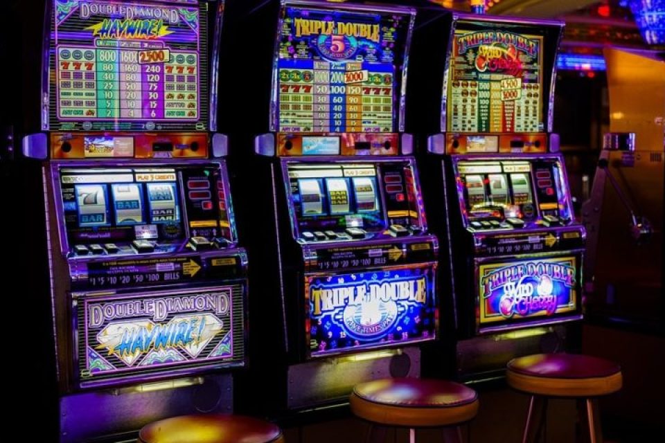 High-Variance Pokies Delivering Bigger Prize Potential through Fewer Wins