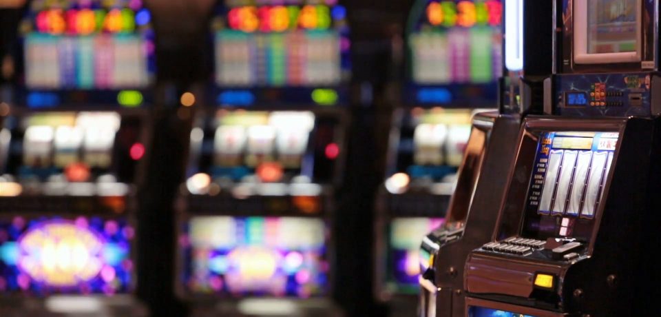 Finding an Online Gaming Entrance Without Losing Context