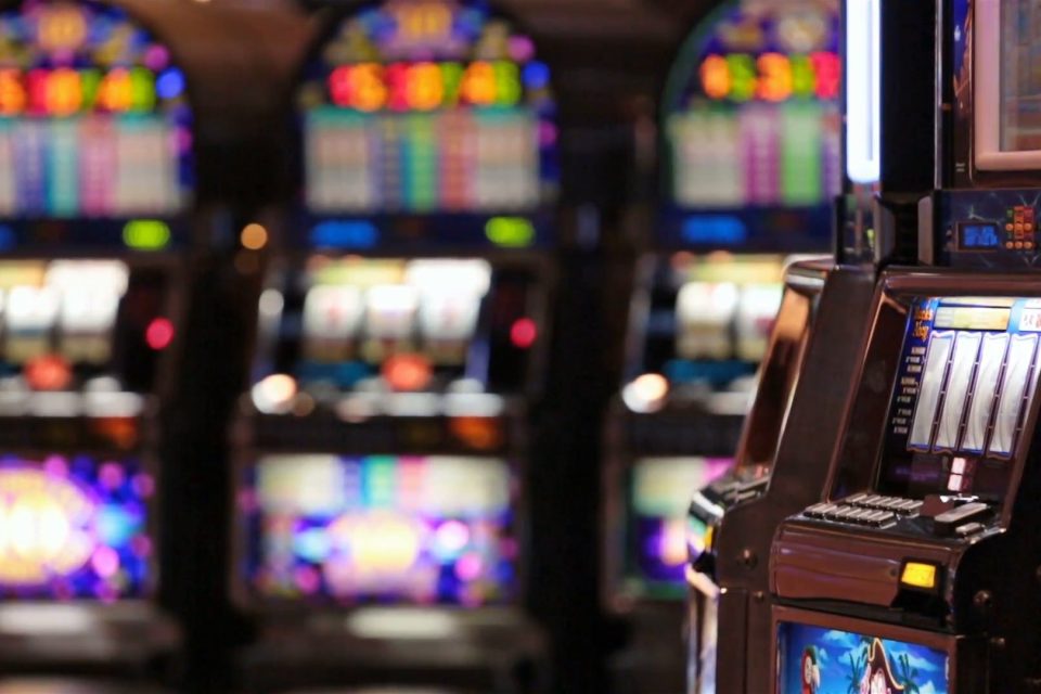 Finding an Online Gaming Entrance Without Losing Context